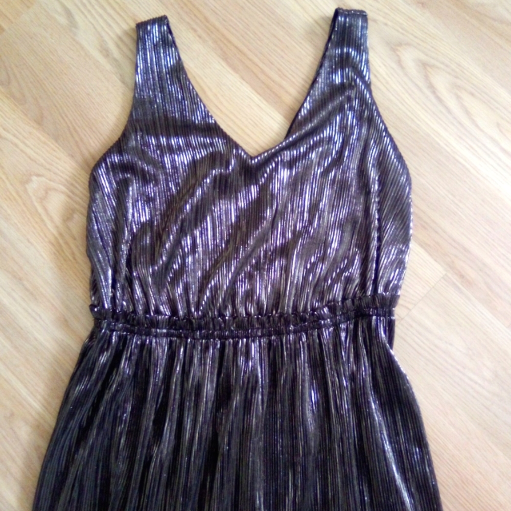 BCBGeneration metalic pleated dress - Picture 4 of 8